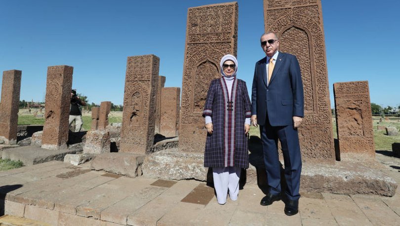 Cumhurbaşkanı Recep Tayyip Erdoğan'ın eşi Emine Erdoğan'dan Ahlat ruhu paylaşımı