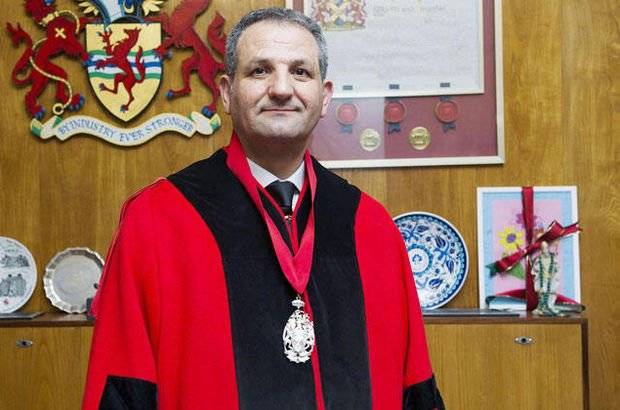 Çavuşoğlu, İngiltere'de belediye başkanı seçilen Özaydın ile görüştü