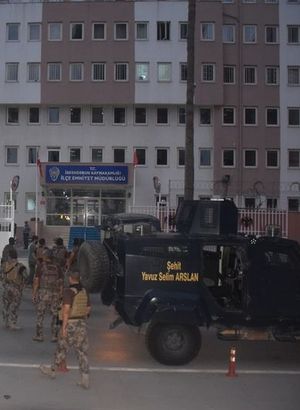 İskenderun'da çok sayıda silah, mermi ve uyuşturucu madde ele geçirildi