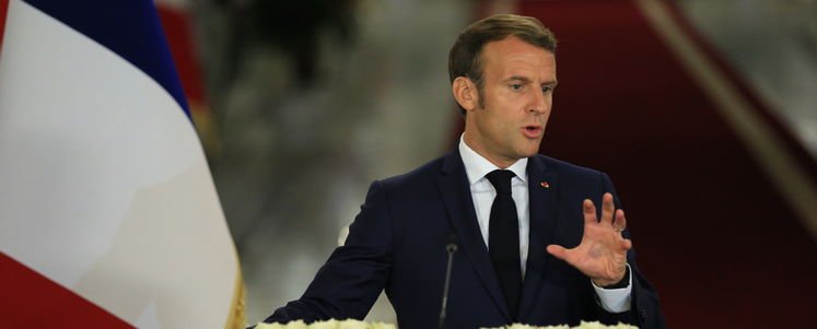 Macron, haberini yapan gazeteciyi azarladı
