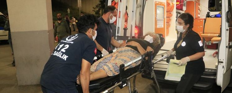 Eşini ve oğlunu öldüresiye dövdü