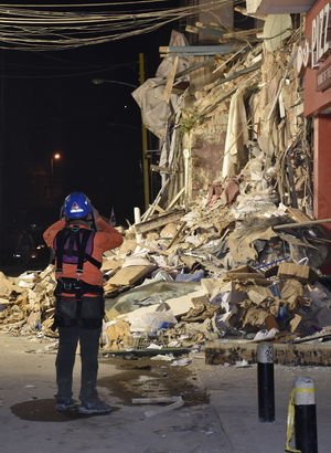 Beyrut’ta enkaz altındaki kişiyi kurtarma çalışmaları yeniden başladı