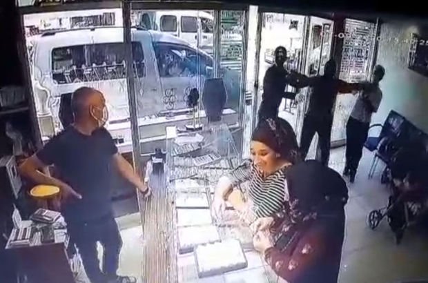 Adana'da silahlı kuyumcu soygunu