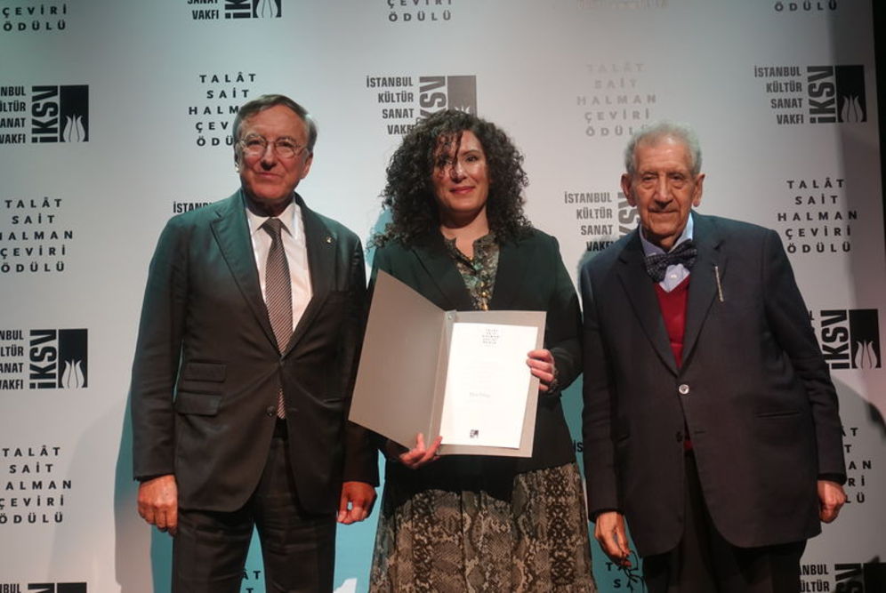 &quot;Talat Sait Halman Çeviri Ödülü&quot; geçen yıl, Ebru Erbaş ve Kamil Kayhan Yükseler (ortada) arasında paylaştırıldı.