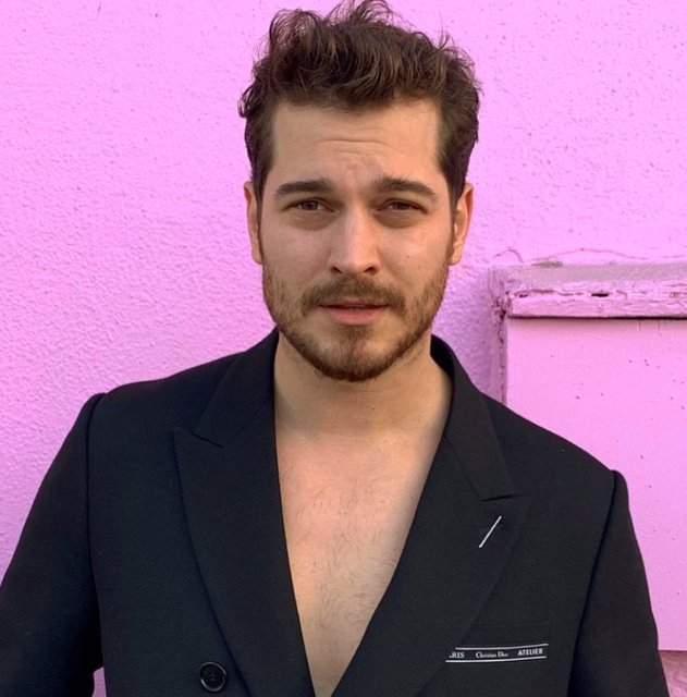 Çağatay Ulusoy'dan yeni yaşa yeni imaj - Magazin haberleri | Fiskos Haberleri