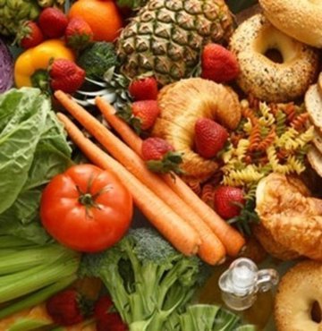 B vitamini, suda çözünebilen vitamin grubunun genel adıdır. Bütün çeşitlerinin vücudumuzda farklı görevleri bulunur. Peki B vitamini nedir? Özellikleri, görevleri ve faydaları nelerdir?