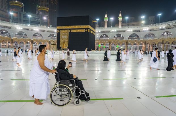 Suudi Arabistan'da umre ziyaretleri yeniden başladı
