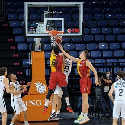 Besiktas 74 Fenerbahce Beko 83