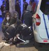 Taksim’de yabancı uyruklu iki grup arasında kavga çıktı. Çıkan kavgada taraflardan biri bıçağını çekerek diğer gruptan bir şahsı yaraladı
