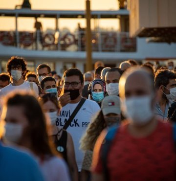 KoronavirÃ¼se dair endiÅeler ruh saÄlÄ±ÄÄ±mÄ±zÄ± da olumsuz yÃ¶nde etkiliyor. Uzmanlar, kaygÄ±nÄ±n doÄal bir durum olduÄunu ancak gÃ¼nlÃ¼k hayatÄ±mÄ±z olumsuz yÃ¶nde etkilenmeye baÅlÄ±yorsa profesyonel destek alÄ±nmasÄ± gerektiÄini vurguluyor. Bu sÃ¼reÃ§te yapÄ±lmasÄ± gerekenlere iliÅkin tavsiyelerde bulunan Ruh SaÄlÄ±ÄÄ± DerneÄi uzmanlarÄ±ndan Uzman Psikolog Åeyma Kaplan, "BoÅ zamanlarda mÃ¼temadiyen aynÄ± Åeyleri tekrarlamak bir sÃ¼re sonra hayat enerjimizi azaltÄ±r, motivasyonumuzu dÃ¼ÅÃ¼rÃ¼r" diyerek, yapÄ±lacak aktiviteleri sÄ±raladÄ±