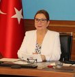 Ticaret Bakanı Ruhsar Pekcan, “Türk ürünlerinin dış pazarlara en hızlı ve uygun maliyetlerle ulaştırılmasını amaçlayan yurtdışı lojistik merkezlerini Afrika, Amerika, Avrupa, Rusya ve Uzak Doğu’daki stratejik bölgelerde kurmayı planlıyoruz. Türkiye’nin uluslararası pazarlarda rekabet gücünü artıracak bu merkezlerimiz ile sürdürülebilir ihracat artışı sağlamayı hedefliyoruz. En kısa sürede kurmayı amaçladığımız lojistik merkezlerini ihracatçılarımızın talep ve ihtiyaçları çerçevesinde hizmet verebilecek şekilde tesis edeceğiz” dedi