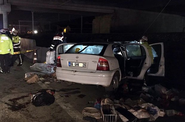 Ankara'da otomobil bariyere çarptı
