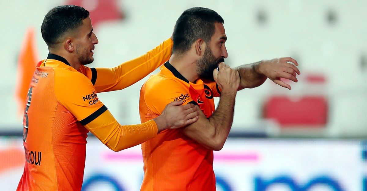 Arda Turan gözyaşlarını tutamadı! Arda Turan Sivasspor ...