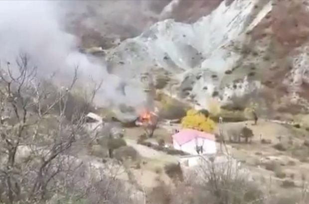 Kelbecer'i terk eden Ermeniler evleri ve ormanları yakıyor