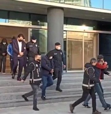 "Dublör" ile tapu değiştiren çete!