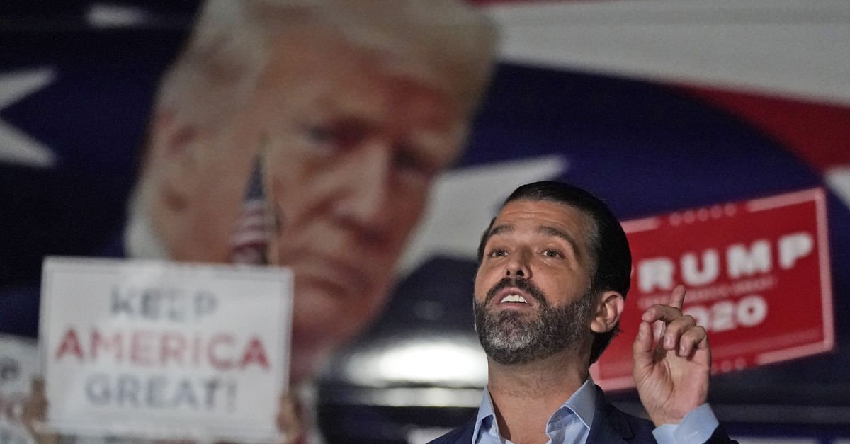 ABD Başkanı Trump'ın oğlu Trump Jr. karantinadaki zamanını silahlarını temizleyerek geçirecek - Haberler