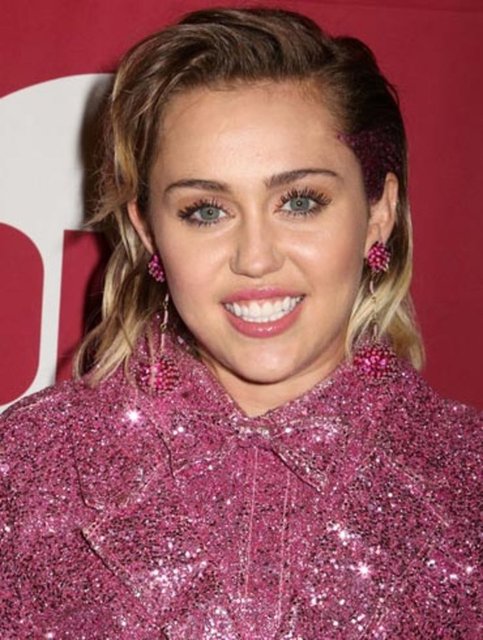 Miley Cyrus 28 yaşına bastı - Magazin haberleri