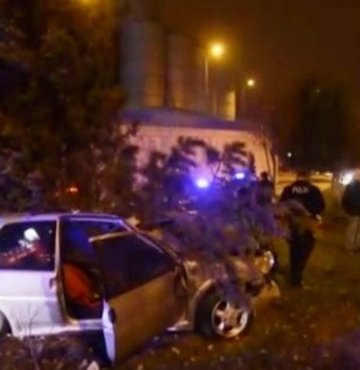Kütahya'da otomobil ağaca çarptı: 1 ölü