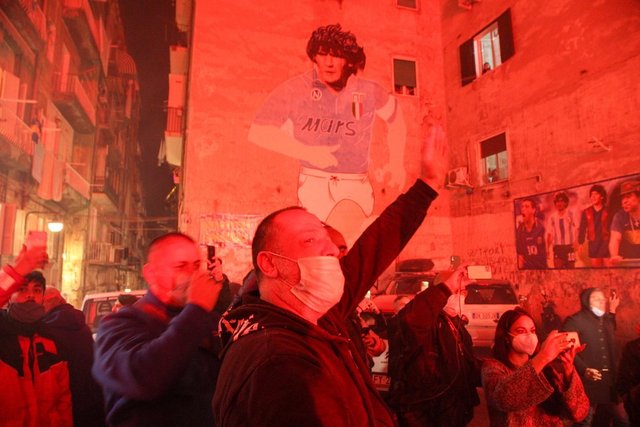 Maradona'nın ölümü yasa boğdu - Arjantin halkı sokaklara akın etti