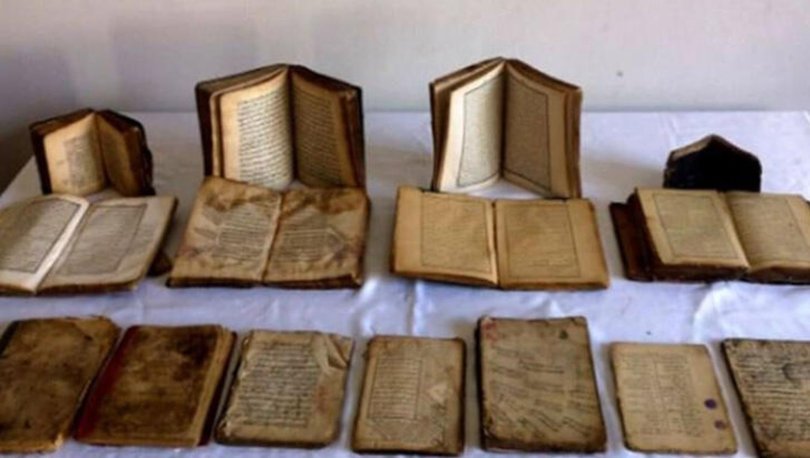 Balıkesir'de Osmanlı dönemine ait Arapça ve Farsça el yazma kitaplar ele geçirildi