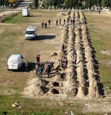 Bursa'dan korkutucu detaylar: Gece saatlerine kadar mezar kazılıyor