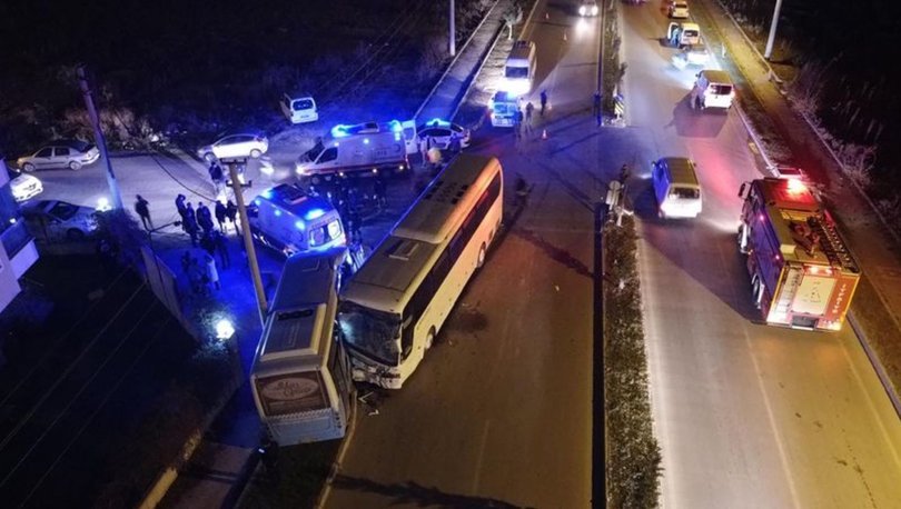 Kütahya'da işçi servis otobüsü ile özel halk otobüsü çarpıştı: 12 yaralı
