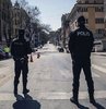 Koronavirüs önlemleri kapsamında alınan sokağa çıkma yasakları devam ediyor. Birçok işletmenin kapatılması sonrası sokağa çıkma yasakları da başladı. 65 yaş üstü ve 20 yaş altı vatandaşlarımıza saatlik olarak uygulanan sokağa çıkma yasakları hafta sonu tüm ülkede tüm vatandaşlar için geçerli oluyor. Peki bu akşam yasak var mı ve yarın saat kaça kadar yasak var?