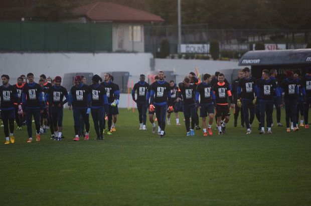Trabzonspor antrenmanında 'Irkçılığa hayır'