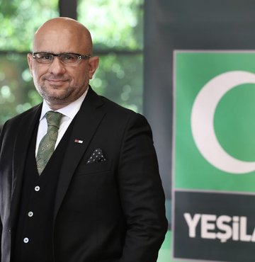 YeÅilay, BirleÅmiÅ Milletler (BM), DÃ¼nya SaÄlÄ±k ÃrgÃ¼tÃ¼ (DSÃ) ve uluslararasÄ± sivil toplum kuruluÅlarÄ±nÄ±n katÄ±lÄ±mÄ±yla 80âi aÅkÄ±n Ã¼lkeyi 5. Kapasite GeliÅtirme ToplantÄ±sÄ±ânda buluÅturdu. BaÄÄ±mlÄ±lÄ±klarla mÃ¼cadeleyi bilimsel yÃ¶ntemlerle sÃ¼rdÃ¼rdÃ¼klerini belirten YeÅilay Genel BaÅkanÄ± Prof. Dr. MÃ¼cahit ÃztÃ¼rk, âCovid-19 pandemisi nedeniyle baÄÄ±mlÄ±lÄ±klarÄ±n daha da Ã¶nemli bir gÃ¼ndem maddesi haline geldiÄi bu dÃ¶nemde deneyimlerimizi tÃ¼m dÃ¼nyayla paylaÅÄ±yoruzâ dedi. Saniyede 4 kiÅinin tÃ¼tÃ¼n kullanÄ±mÄ±ndan veya pasif olarak maruz kalÄ±nan tÃ¼tÃ¼n dumanÄ±ndan hayatÄ±nÄ± kaybettiÄine dikkat Ã§eken DÃ¼nya SaÄlÄ±k ÃrgÃ¼tÃ¼ TÃ¼rkiye Ofisi BulaÅÄ±cÄ± Olmayan HastalÄ±klar ve SaÄlÄ±klÄ± YaÅam Program YÃ¶neticisi Prof. Dr. Toker ErgÃ¼der de tÃ¼tÃ¼n kullanÄ±mÄ±nÄ±n koronavirÃ¼s hastalÄ±ÄÄ±nÄ±n Åiddetini ve hastaneye yatan hastalarÄ±n Ã¶lÃ¼m riskini artÄ±rdÄ±ÄÄ±nÄ± ifade etti.