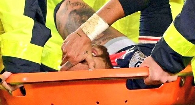 Son dakika spor haberleri: Neymar depremi! PSG Lyon maçında korkunç sakatlık