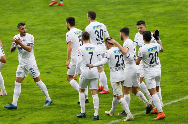 Paşa 5 golle turladı!