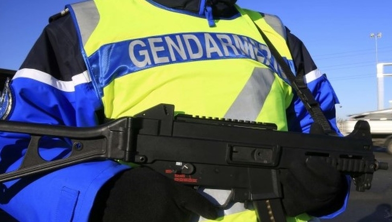 Fransa'da silahlı bir kişi üç polisi öldürdü