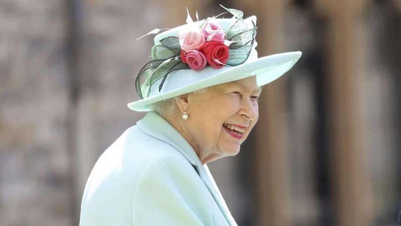Koronavirüs önlemleri: Kraliçe İkinci Elizabeth Noel'i ailesinden ayrı geçiriyor