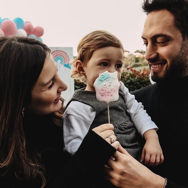 Hakan Çalhanoğlu bebeğinin cinsiyetini açıkladı - Magazin haberleri