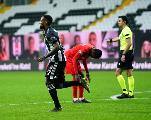 gdhspor on X: Beşiktaş, 40 dakikasını 10 kişi oynadığı Kadıköy  deplasmanından galibiyetle çıktı. Maç sonucu: Fenerbahçe 2-4 Beşiktaş  #FBvBJK  / X