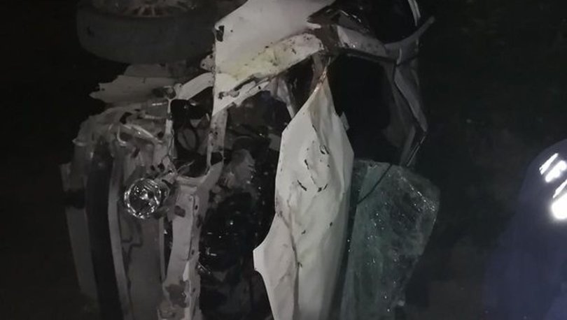 Adana'da otomobil devrildi: 2 ölü