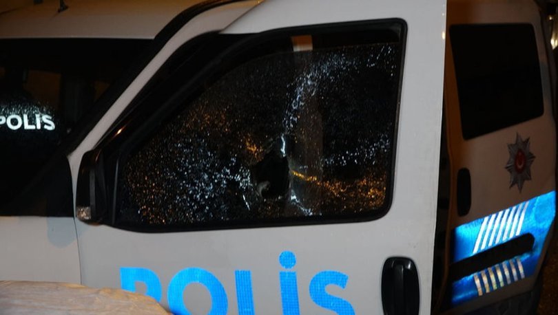 Ceza yazan polislere taşlı saldırı