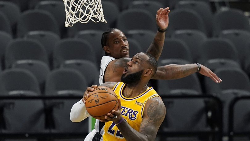 NBA'de Lakers, LeBron James'in tarihe geçtiği maçta Spurs'ü mağlup etti