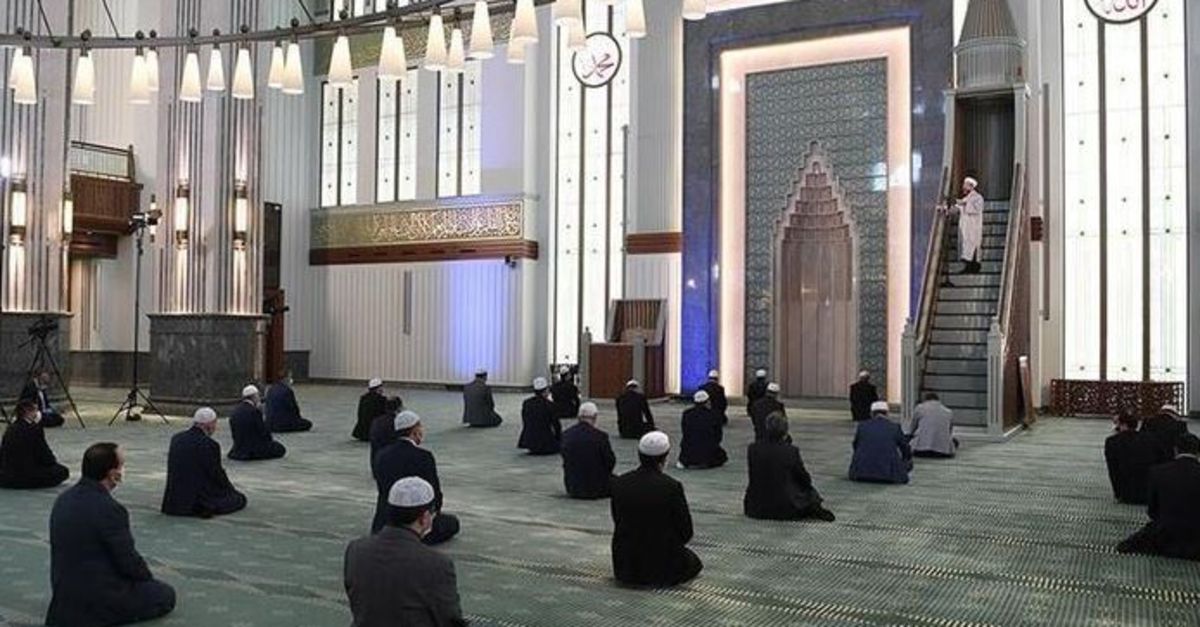 Izmir De Cuma Namazi Saat Kacta Kiliniyor Iste 1 Ocak 2021 Izmir Cuma Namazi Saati Gundem Haberleri