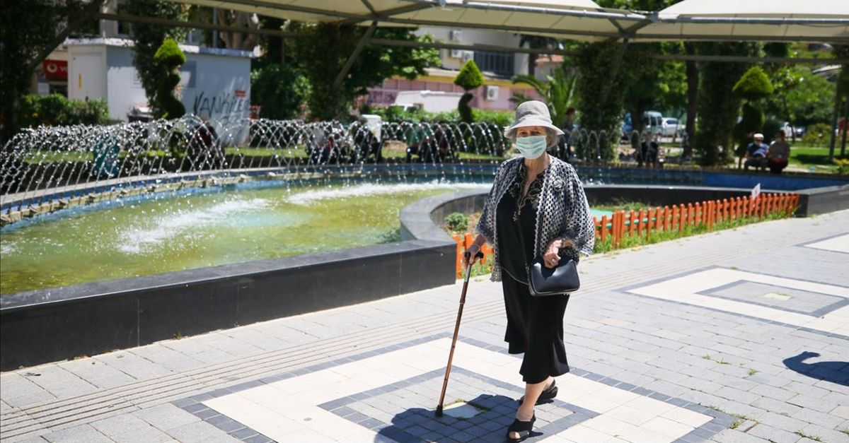 65 yas ustu bugun 1 ocak sokaga cikabilir mi 65 yas ustu sokaga cikma yasagi saatleri ne hangi gunler kac gundem haberleri