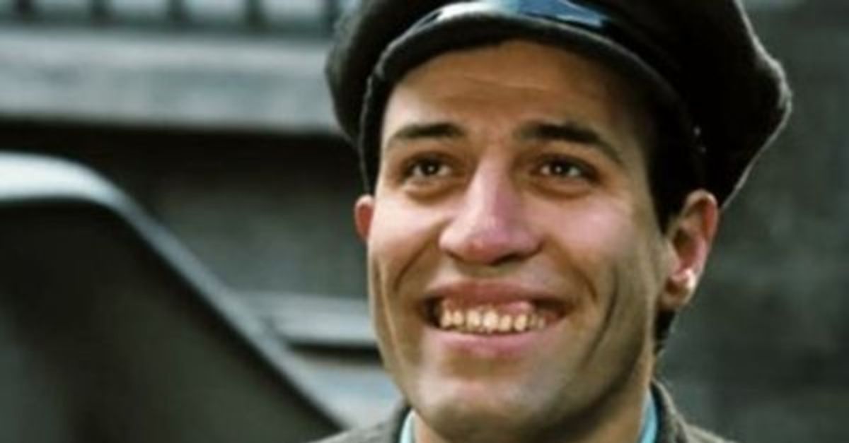 Kemal Sunal Kimdir Kemal Sunal Kac Filmde Oynadi Filmleri Nelerdir Ne Zaman Oldu