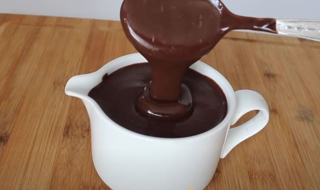 Çikolata sosu tarifi! İşte basit çikolata sosu yapımı MIRCForumlari