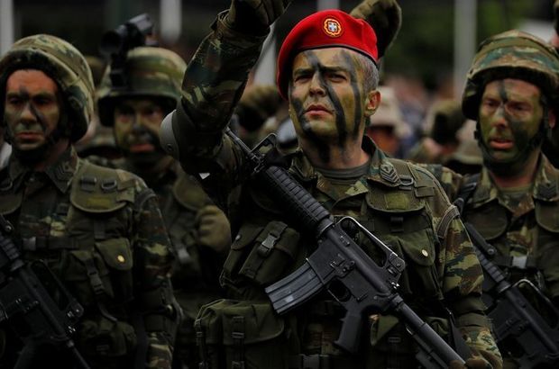 Yunanistan'da zorunlu askerlik 1 yıla çıkacak
