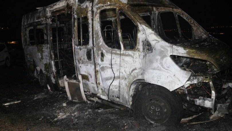 Adana'da telefonda tartıştığı babasının minibüsünü yaktı