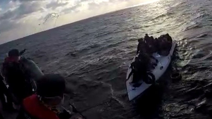 Son dakika: Su alan teknedeki 16 göçmen kurtarıldı - Haberler