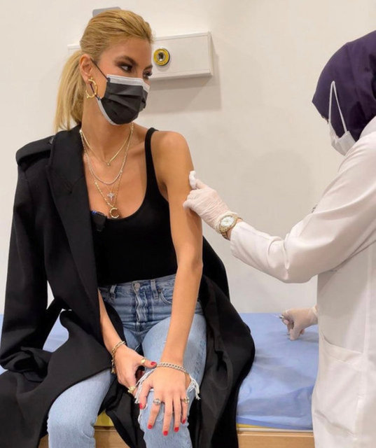 Korona aşısı olan Çağla Şikel'in koronavirüs test sonucu çıktı - Son dakika Magazin Haberleri