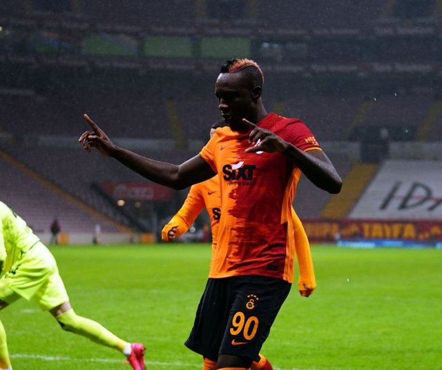 SON DAKİKA: Galatasaray'da transferde sıcak gelişme! - Spor haberleri
