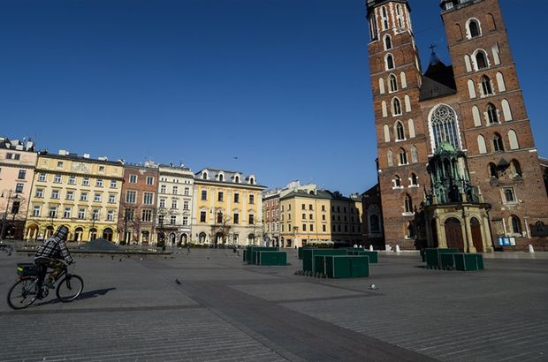 Polonya'da yoğun tartışmalara rağmen kürtaj yasağı yürürlüğe girecek