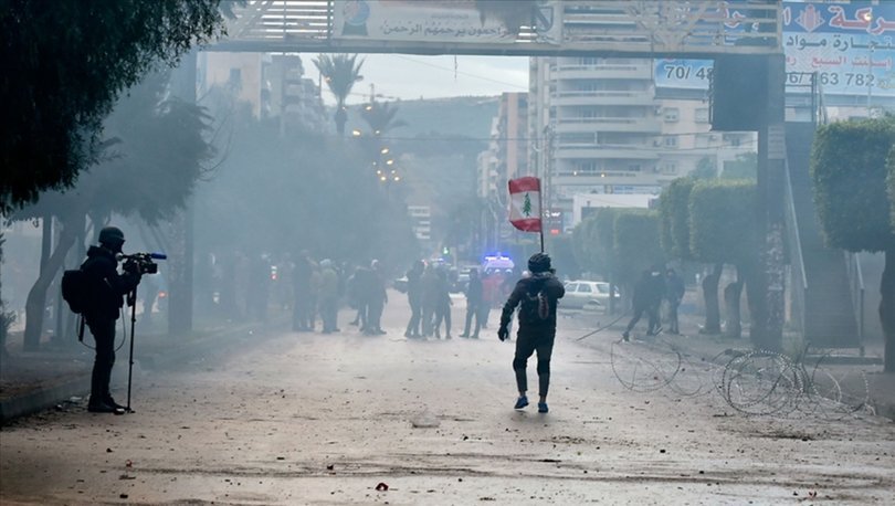 Lübnan'da devam eden gösterilerde 100'den fazla kişi yaralandı