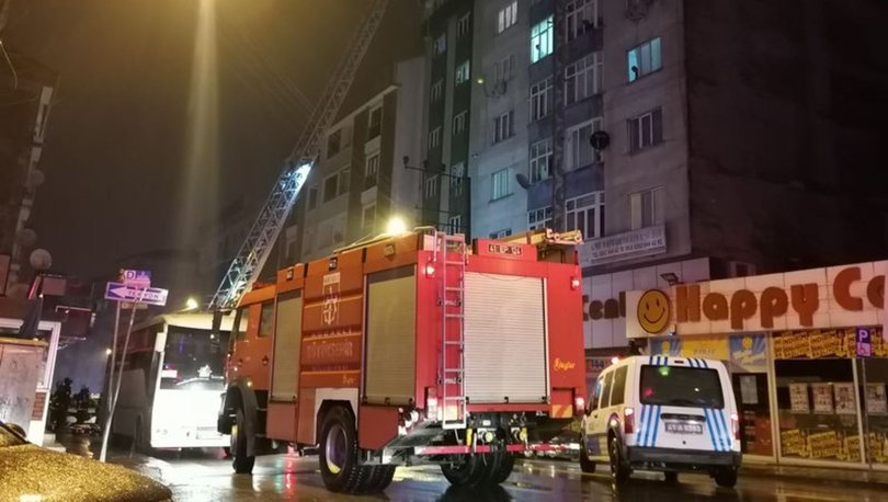 8 katlı binanın çatısında çıkan yangın paniğe sebep oldu